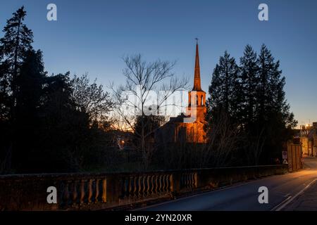 Wallingford in der Abenddämmerung im November. Oxfordshire, England Stockfoto