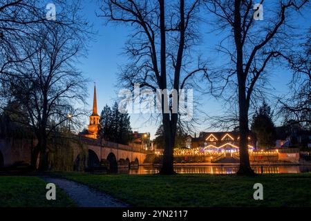 Wallingford in der Abenddämmerung im November. Oxfordshire, England Stockfoto