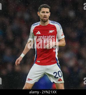 London, Großbritannien. November 2024. Arsenal gegen Nottingham Forest - Premier League - Emirates Stadium. Jorginho in Aktion. Bildnachweis: Mark Pain/Alamy Live News Stockfoto