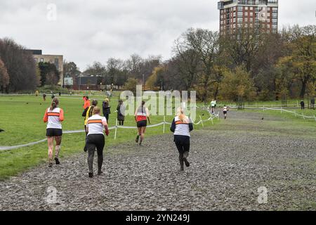 Liverpool, Großbritannien. November 2024. Sefton Park Cross Country Course bei der British Athletics Cross Challenge, Sefton Park, Liverpool, Großbritannien am 23. November 2024. Foto von Gary Mitchell Credit: Gary Mitchell, GMP Media/Alamy Live News Stockfoto