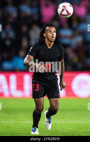 Vigo, Deutschland. November 2024. Fussball La Liga 14. Spieltag Celta Vigo - FC Barcelona am 23.11.2024 im Estadio Abanca Balaidos in Vigo Jules Kounde ( Barcelona ) Foto: Revierfoto Credit: ddp Media GmbH/Alamy Live News Stockfoto