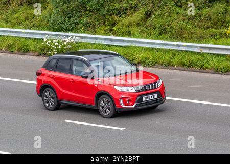 2019 Suzuki SZ-T Boosterjet 998 ccm, 6-Gang-SUV mit Schaltgetriebe, Euro 6-konformer Dreizylinder- und 1,0 Liter-Kompaktwagen mit 5 Sitzplätzen; Fahrt auf der Autobahn M6, Großbritannien Stockfoto
