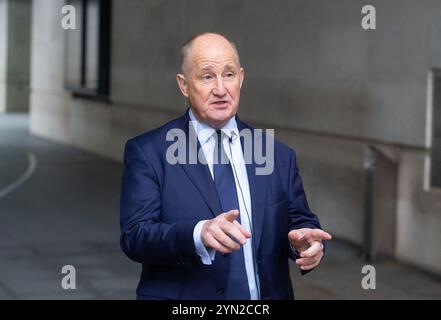 London, England, Großbritannien. November 2024. KEVIN HOLLINRAKE, Sekretär von Shadow Housing, ist vor der BBC zu sehen, als er am Sonntag mit der Laura Kuenssberg Show auftritt. (Kreditbild: © Tayfun Salci/ZUMA Press Wire) NUR REDAKTIONELLE VERWENDUNG! Nicht für kommerzielle ZWECKE! Stockfoto