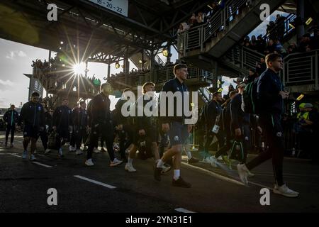 Edinburgh, Großbritannien. 24. November 2024; Murrayfield Stadium, Edinburgh, Schottland: Herbstrugby International, Schottland gegen Australien; das schottische Team geht in Murrayfield Credit: Action Plus Sports Images/Alamy Live News Stockfoto