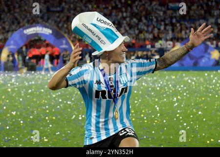 Asuncion, Paraguay. November 2024. Der argentinische Racing Club Stürmer Santiago Solari feiert, nachdem sein Team am 23. November 2024 im Finale der CONMEBOL Copa Sudamericana im La Nueva Olla Stadion in Asuncion (Paraguay) den brasilianischen Cruzeiro besiegt hat. Racing Club wird Champion, nachdem er Cruzeiro aus Brasilien mit 3:1 besiegt hat. Quelle: Alejandro Pagni/Alamy Live News Stockfoto