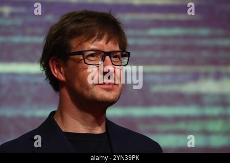 Torun, Polen. November 2024. Lukasz Zal während der Camerimage-Abschlusszeremonie am 23. November 2024 in Torun, Polen. (Foto: Jakub Porzycki/NurPhoto) Credit: NurPhoto SRL/Alamy Live News Stockfoto