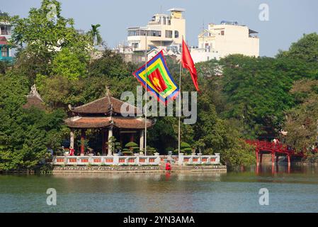 HANOI, VIETNAM - 10. JANUAR 2016: Nephrat Mountain Temple Close-up. See des zurückgekehrten Schwertes, Hanoi Stockfoto