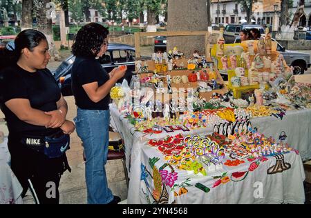 Bonbons-Stand während der Fiesta de Muertos am Plaza San Francisco in Patzcuaro, Bundesstaat Michoacan, Mexiko Stockfoto