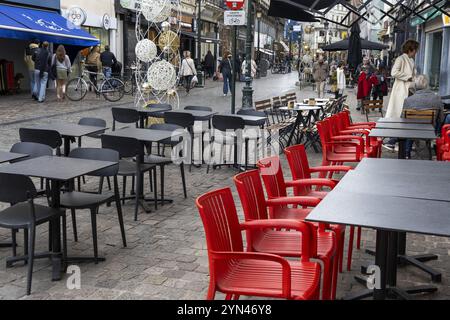 Brüssel, Belgien November 2024. An einem sonnigen Tag in Brüssel am Sonntag, den 24. November 2024, befinden sich Terrassen auf dem Bürgersteig. BELGA FOTO NICOLAS MAETERLINCK Credit: Belga News Agency/Alamy Live News Stockfoto