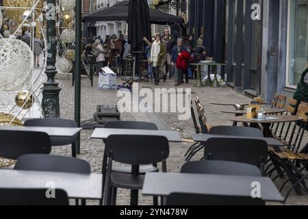 Brüssel, Belgien November 2024. An einem sonnigen Tag in Brüssel am Sonntag, den 24. November 2024, befinden sich Terrassen auf dem Bürgersteig. BELGA FOTO NICOLAS MAETERLINCK Credit: Belga News Agency/Alamy Live News Stockfoto