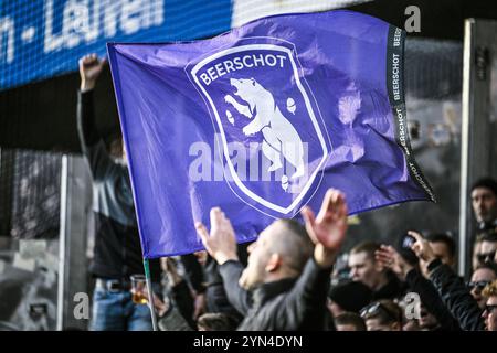 Beerschots Anhänger wurden nach einem Fußballspiel zwischen KV Mechelen und Beerschot VA am Sonntag, den 24. November 2024 in Mechelen, am 15. Tag der Saison 2024-2025 der ersten Liga der „Jupiler Pro League“ der belgischen Meisterschaft, dargestellt. BELGA FOTO TOM GOYVAERTS Stockfoto