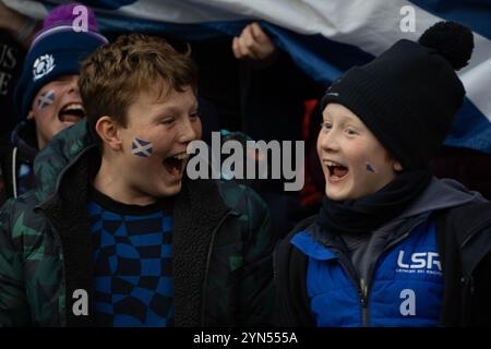 Edinburgh, Großbritannien. November 2024. Fans in Aktion während des Rugby-Spiels zwischen Schottland und Australien im Scottish Gas Murrayfield Stadium in Edinburgh, Schottland Credit: Samuel Wardle/Alamy Live News Stockfoto