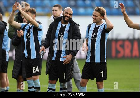 24.11.2024, Fußball 3. Liga, SV Waldhof Mannheim - Hannover 96 II U23, emspor, bespor, sespor, v.l., Terrence Boyd (SV Waldhof Mannheim), Nicklas Shipnoski (SV Waldhof Mannheim) DFL/DFB-VORSCHRIFTEN VERBIETEN DIE VERWENDUNG VON FOTOGRAFIEN ALS BILDSEQUENZEN UND/ODER QUASI-VIDEO. Xdcx Stockfoto