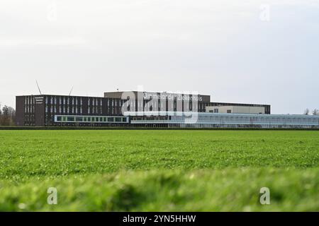 Niederländische Zentralklinik macht Millionen-Verluste. Blick auf die niederländische Zentralklinik Ommelander Ziekenhuis in der Provinz Groningen. Niederländische Medien zufolge macht das Krankenhaus derzeit Millionen-Verluste. Scheemda Groningen Niederlande *** niederländisches Zentralkrankenhaus macht Millionen an Verlusten Ansicht des niederländischen Zentralkrankenhauses Ommelander Ziekenhuis in der Provinz Groningen Laut niederländischen Medien macht das Krankenhaus derzeit Millionen an Verlusten Scheemda Groningen Niederlande Urheberrecht: Xdiebildwerftx Stockfoto