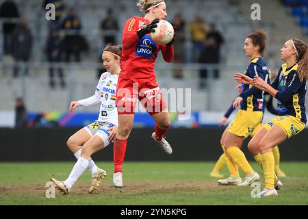 Wien, Österreich. November 2024. St. Polten, Österreich, 24. November 2024: Pia Piplits (1 erster Wiener FC) spart beim Match der Admiral Frauen in der Bundesliga First Vienna FC gegen St Polten in der Hohen Warte Tom Seiss/SPP (Tom Seiss/SPP) Credit: SPP Sport Press Photo. /Alamy Live News Stockfoto
