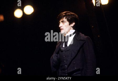 Roger Rees (Nicholas Nickleby) in NICHOLAS NICKLEBY bei der Royal Shakespeare Company (RSC), Aldwych Theatre, London WC2 19-20/06/1980 adaptiert von David Edgar aus dem Roman von Charles Dickens Musik und Text: Stephen Oliver Design: John Napier & Dermot Hayes Beleuchtung: David Hersey Regisseure: Trevor Nunn & John Caird Stockfoto