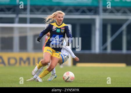Wien, Österreich. November 2024. St. Polten, Österreich, 24. November 2024: Lara Hocherl (11 erster Wiener FC) in Aktion während des Admiral Frauen Bundesliga Matches First Vienna FC gegen St Polten in hoher Warte Tom Seiss/SPP (Tom Seiss/SPP) Credit: SPP Sport Press Photo. /Alamy Live News Stockfoto
