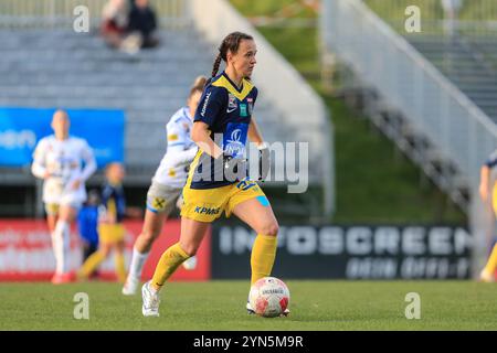 Wien, Österreich. November 2024. St. Polten, Österreich, 24. November 2024: Lena Kovar (14 erster Wiener FC) fährt während des Admiral Frauen Bundesliga-Spiels First Vienna FC gegen St Polten in der Hohen Warte Tom Seiss/SPP (Tom Seiss/SPP) Credit: SPP Sport Pressefoto. /Alamy Live News Stockfoto