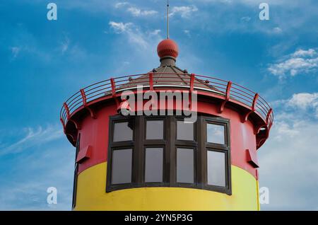 Detail des Leuchtturms in Pilsum mit Blick auf das Hochzeitszimmer, Deutschland, Ostfriesland Nordseeküste, Greetsiel Stockfoto