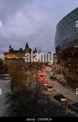 Shaw Convention Centre und das Chateau Laurier, Ottawa, Ontario, Kanada Stockfoto