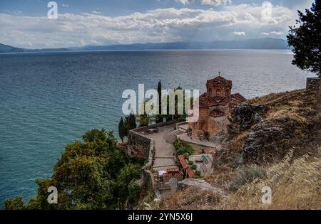 Kirche St. Johannes der Theologe, Kaneo auf der Klippe über dem See Ohrid in der Stadt Ohrid, Mazedonien. Die Kirche wurde im 13. jahrhundert errichtet. Stockfoto