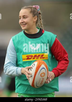 Hendon, North London, Großbritannien. November 2024. Hendon, North London, England, 24. November 2024: Amy Layzell (Harlequins) wärmt sich vor dem Allianz Premiership Womens Rugby Spiel zwischen Saracens und Harlequins im StoneX Stadium in Hendon, North London, England auf. (Jay Patel/SPP) Credit: SPP Sport Press Photo. /Alamy Live News Stockfoto