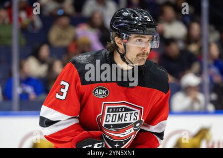 Rochester, New York, USA. November 2024. Utica Comets Defenseman will MacKinnon (3) Skates in der zweiten Periode gegen die Rochester-Amerikaner. Die Rochester Americans veranstalteten die Utica Comets in einem Spiel der American Hockey League in der Blue Cross Arena in Rochester, New York. (Jonathan Tenca/CSM). Quelle: csm/Alamy Live News Stockfoto