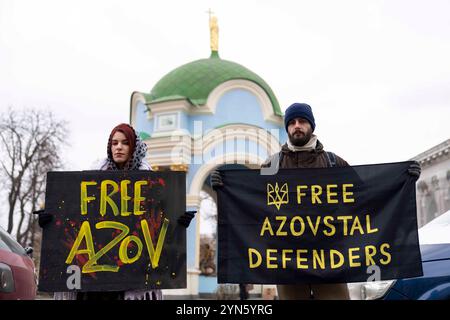 Kiew, Kiew-Stadt, Ukraine. November 2024. Freier Protest der Familie und Freunde von Soldaten, die von Russland in Gefangenschaft gehalten werden. Am 20. Mai 2022 ergaben sich die Soldaten Russland, um Leben in der Asovstaler Eisenhütte zu retten und die Werke von Mariupol zu stehlen. Einige wurden freigelassen, viele befinden sich noch immer in russischer Gefangenschaft. (Kreditbild: © Andreas Stroh/ZUMA Press Wire) NUR REDAKTIONELLE VERWENDUNG! Nicht für kommerzielle ZWECKE! Quelle: ZUMA Press, Inc./Alamy Live News Stockfoto