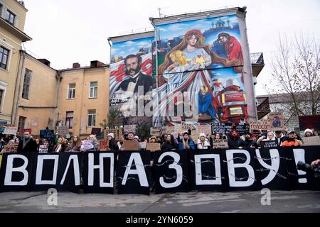 Kiew, Kiew-Stadt, Ukraine. November 2024. Freier Protest der Familie und Freunde von Soldaten, die von Russland in Gefangenschaft gehalten werden. Am 20. Mai 2022 ergaben sich die Soldaten Russland, um Leben in der Asovstaler Eisenhütte zu retten und die Werke von Mariupol zu stehlen. Einige wurden freigelassen, viele befinden sich noch immer in russischer Gefangenschaft. (Kreditbild: © Andreas Stroh/ZUMA Press Wire) NUR REDAKTIONELLE VERWENDUNG! Nicht für kommerzielle ZWECKE! Quelle: ZUMA Press, Inc./Alamy Live News Stockfoto