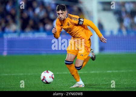 Madrid, Spanien. November 2024. Fede Valverde von Real Madrid CF spielte während des La Liga EA Sports Matches zwischen CD Leganes und Real Madrid CF am 24. November 2024 im Municipal de Butarque Stadion in Madrid, Spanien. (Foto: Cesar Cebolla/PRESSINPHOTO) Credit: PRESSINPHOTO SPORTS AGENCY/Alamy Live News Stockfoto