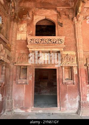 Nahaufnahme der Struktur aus rotem Sandstein in Fatehpur Sikri in Rajasthan, Indien Stockfoto