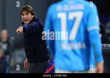 Neapel, Italien. November 2024. Antonio Conte Cheftrainer des SSC Napoli während des Fußballspiels der Serie A zwischen dem SSC Neapel und DEM AS Roma im Diego Armando Maradona Stadion in Neapel (Italien) am 24. November 2024. Quelle: Insidefoto di andrea staccioli/Alamy Live News Stockfoto