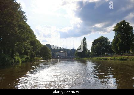 Saarbrücken, Saarland - 06. August 2024: Spaziergang am Ufer der Saar Stockfoto