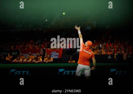 Malaga, Malaga, Spanien. November 2024. Tallon Griekspoor aus den Niederlanden, spielt in seinem Spiel gegen Jannik Sinner aus Italien während des DAVIS CUP FINALS 2024 - Finale 8 - Herren Tennis (Foto: © Mathias Schulz/ZUMA Press Wire) NUR REDAKTIONELLE VERWENDUNG! Nicht für kommerzielle ZWECKE! Quelle: ZUMA Press, Inc./Alamy Live News Stockfoto