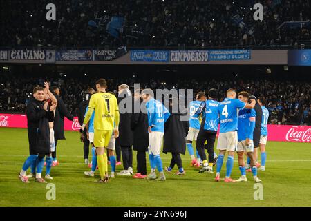 SSC Napoli feiert den Sieg beim Fußballspiel der Serie A zwischen SSC Napoli und AS Roma im Diego Armando Maradona Stadion in Neapel am 24. November 2024. Stockfoto