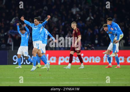 Neapel, Italien. November 2024. Die Spieler Napoli feiern am 24. November 2024 im Diego Armando Maradona Stadion in Neapel (Italien) das Fußballspiel der Serie A zwischen SSC Napoli und AS Roma. Quelle: Insidefoto di andrea staccioli/Alamy Live News Stockfoto