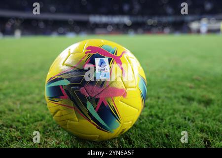 Neapel, Italien. November 2024. Ball während des Fußballspiels der Serie A zwischen Neapel und Roma im Diego Armando Maradona Stadium in Neapel, süditalien - Sonntag, 24. November 2024. Sport - Fußball . (Foto: Alessandro Garofalo/LaPresse) Credit: LaPresse/Alamy Live News Stockfoto