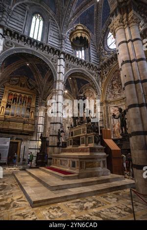 SIENA, ITALIEN, 23. SEPTEMBER 2023, Presbyterium der Kathedrale von Siena in Italien Stockfoto