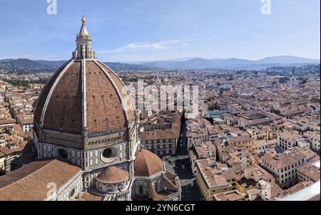 Die riesige Kuppel der Kathedrale Santa Maria del Fiore in Florenz, Italien, Europa Stockfoto