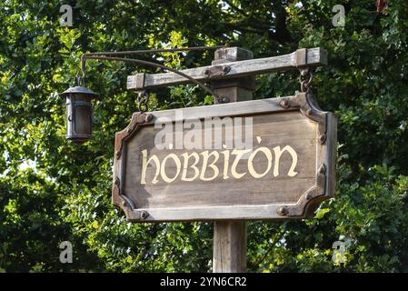 HOBBITON, NEUSEELAND, 20. JANUAR 2023, Hobbiton Village Sign aus den Filmen The Hobbit and Lord of the Rings, Neuseeland, Ozeanien Stockfoto