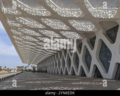 MARRAKESCH, MAROKKO, 22. APRIL 2023, moderne Architektur im arabischen Stil am Flughafen Marrakesch Menara, Marokko, Afrika Stockfoto