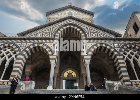 Portal der mittelalterlichen St. Andrew Kathedrale in Amalfi, Italien, Europa Stockfoto