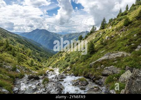 Malerische Alpenlandschaft im Nationalpark hohe Tauern bei einer Wanderung um den Mt. Großglockner, Österreich, Europa Stockfoto