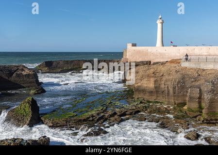 Der Leuchtturm von Rabat während der ruhigen See, Marokko, Afrika Stockfoto