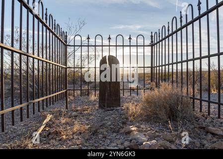 Der alte Friedhof der Geisterstadt Rhyolite im Death Valley, USA, Nordamerika Stockfoto