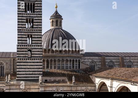 Die Kathedrale von Siena und ihre Kuppel, vom Panoramapunkt Facciatone aus gesehen, Italien, Europa Stockfoto