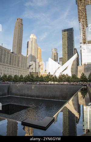 NEW YORK, USA, 25. AUGUST 2019: Ikonisches One World Trade Center-Denkmal in Downtown Manhattan, USA, Nordamerika Stockfoto