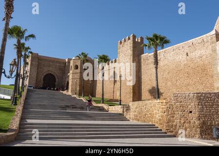 Antike Mauer und Haupttor der berühmten Kasbah der Udayas in der Innenstadt von Rabat, Marokko, Afrika Stockfoto