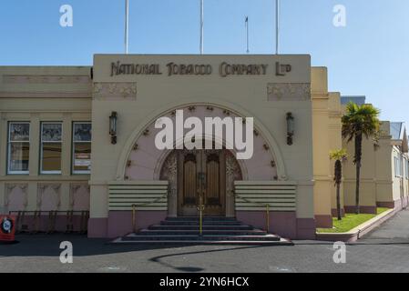 NAPIR, NEUSEELAND, 10. JANUAR 2023, berühmte Art déco-Gebäude in der Innenstadt von Napier, Nordinsel von Neuseeland Stockfoto