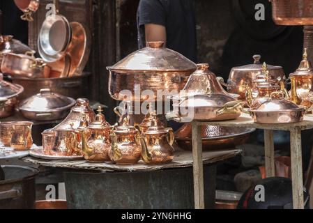 Berühmter Seffarine Souk in der Medina von Fes, Marokko, Afrika Stockfoto